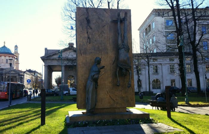 Monumento em Bergamo, na Itália, dedicado aos partigianos mortos na II Guerra Mundial