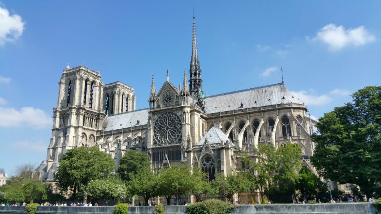 O incêndio da Notre Dame e a reconstrução de tudo que existe