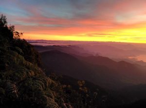 Vista do nascer do sol da Pedra da Macela, em Cunha