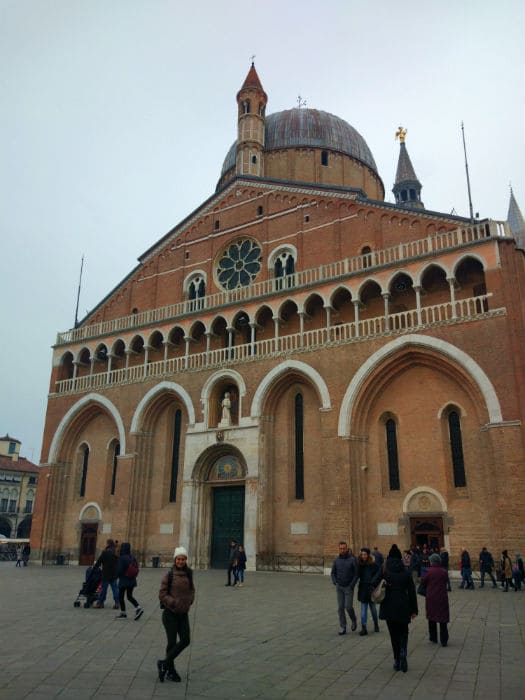 Fachada da Basílica de Santo Antônio de Pádua, na Itália