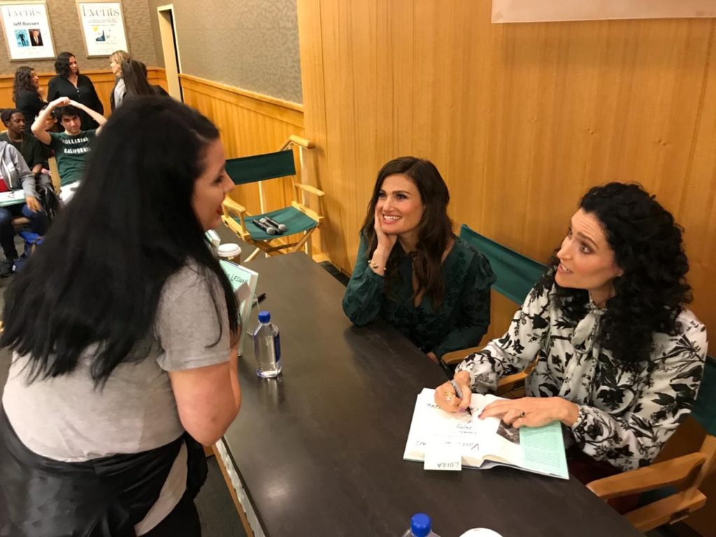 Idina Menzel e Cara Mentzel em Nova York