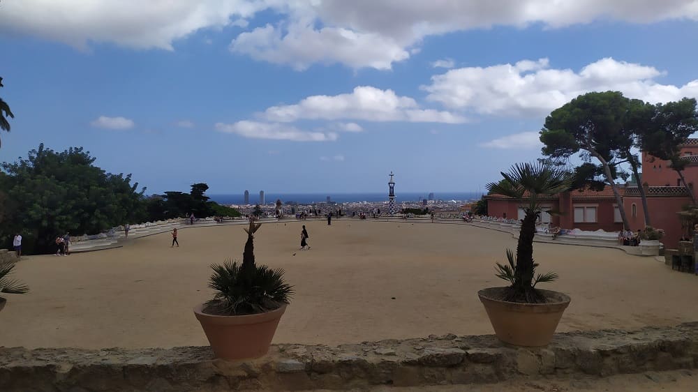 Vista da 'varanda' no Parc Güell, em Barcelona: vazio!