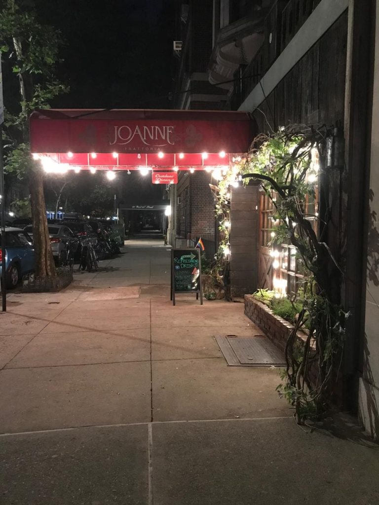 Fachada do restaurante da Lady Gaga, Joanne, em Nova York