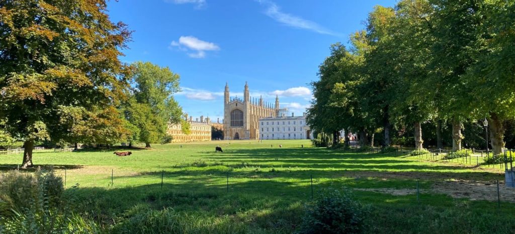 King's College Chapel, em Cambridge, visto do The Banks